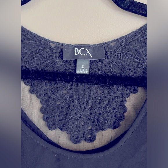 New without Tags Sheer black flowy top - Picture 3 of 3